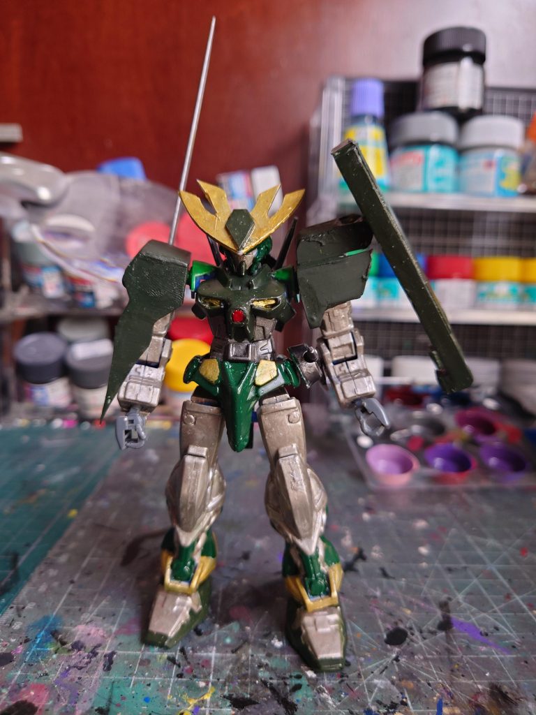 正面プラ版を貼り付けて制作両肩のアーマー