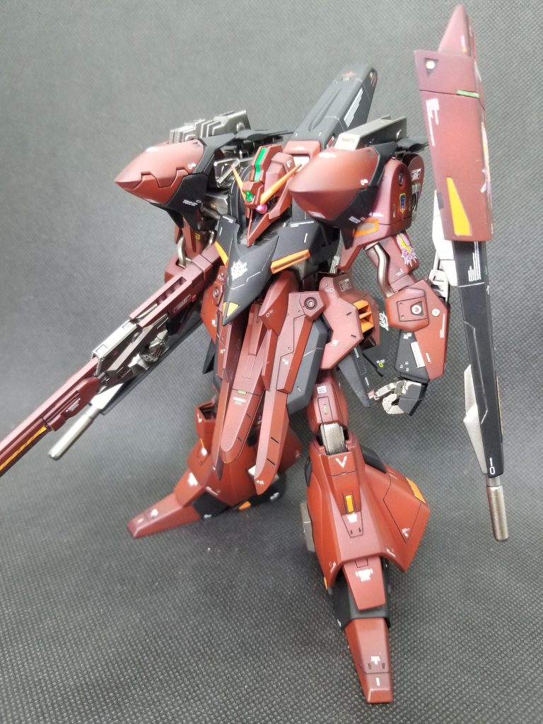 まずはサムネ元全身ショット。今回のコンセプト、実は前作ヴァイス・ローゼの時にいっしょに作製したイングリッド0の自作デカールを単に使いたかっただけだったり😅。ま、それ以外にはなるべくアニメチックじゃない方へもっていこう…と、この二点をもって作製に挑みました。