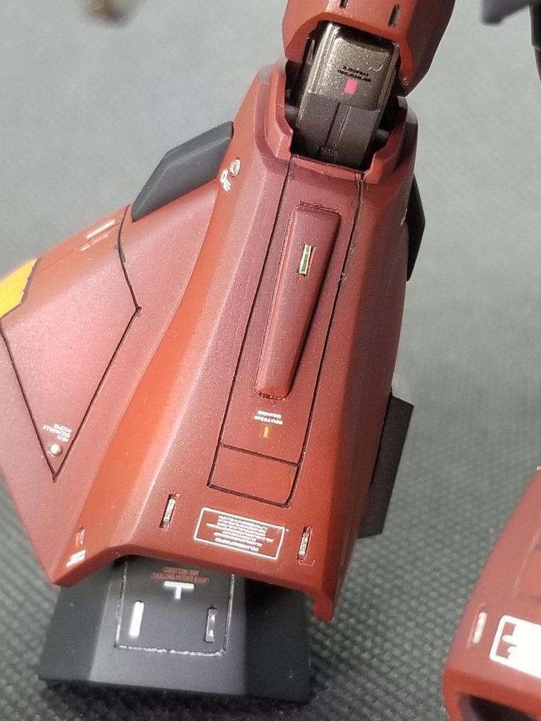 脚部ふくらはぎ部分です。メタルパーツをふんだんに使用してるので、キラっと感が映えます✨