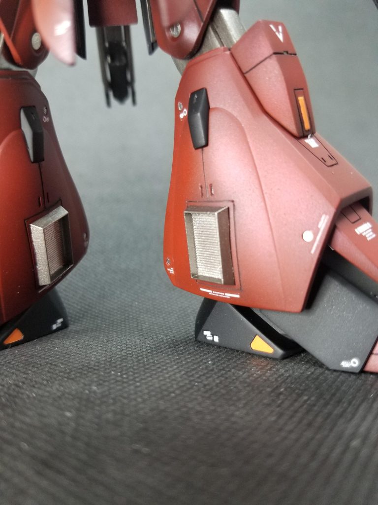 内側には角バーニアを追加してみました。ディテールアップに関しては、私はいつもバトオペ2の機体を参考にやらせてもらってます。