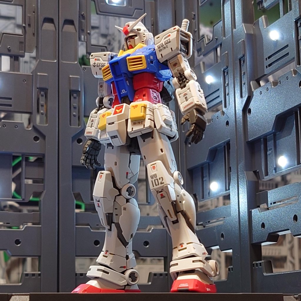 RG…ここまで進化したのか~、と感動しながら製作を進めました。圧倒的情報量、パーツ数、可動域、なんだこれは…(;・∀・)