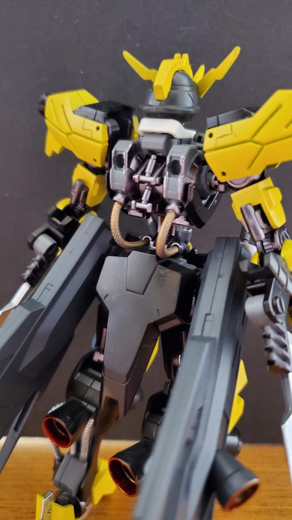 背部に動力ケーブルを増設。もう性癖ですよ、、、w