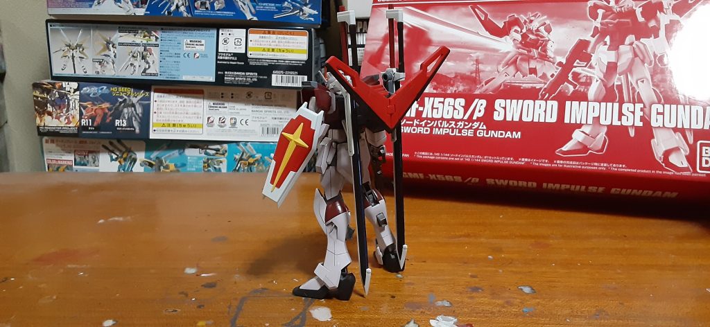 多分皆さんHGインパルスを塗装するのに一番めんどいのコアスプレンダーだと思います…本当めんどい。シルエット付けてるから見えないけどちゃんと塗りました。本体も全塗装、ブーメラン部分は設定画像確認したらそのままだったので黒い部分のみ塗装、エクスカリバーは変更されてたので設定画像トレースしました。