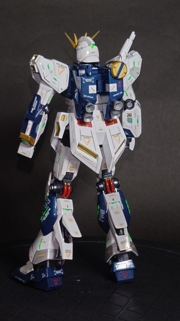 今回は武器無し、ポーズも無しのシンプル仕様です。と、言うのも