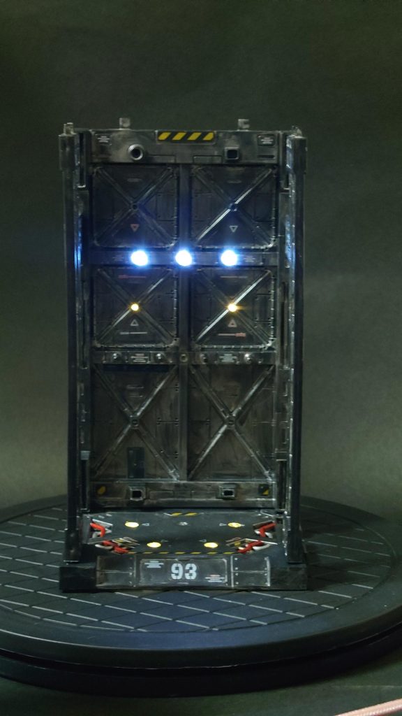 この様にライトアップして、いざνガンダムを設置してみると、