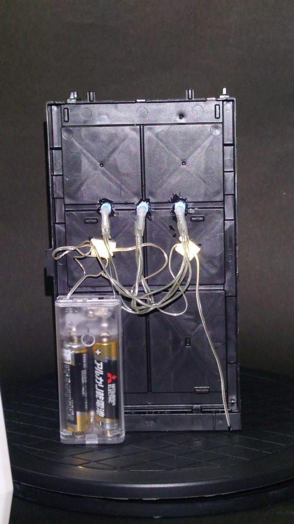 おまけ。後ろは配線ゴチャついてます(gundam-kao5)