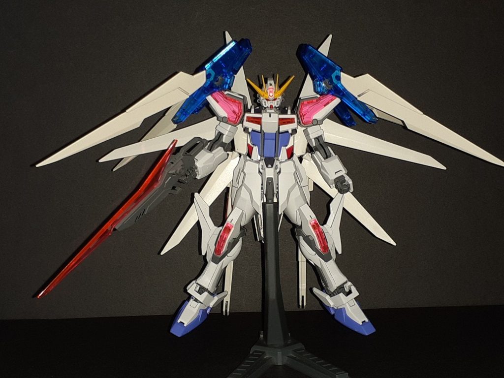 肩に何か付けたいと思ったけどもう大概のものは誰かが付けてそうで迷った挙句こうなりました。元々ギャラクシーに比べると羽が減ってるのでそれを補うという意味もあります。