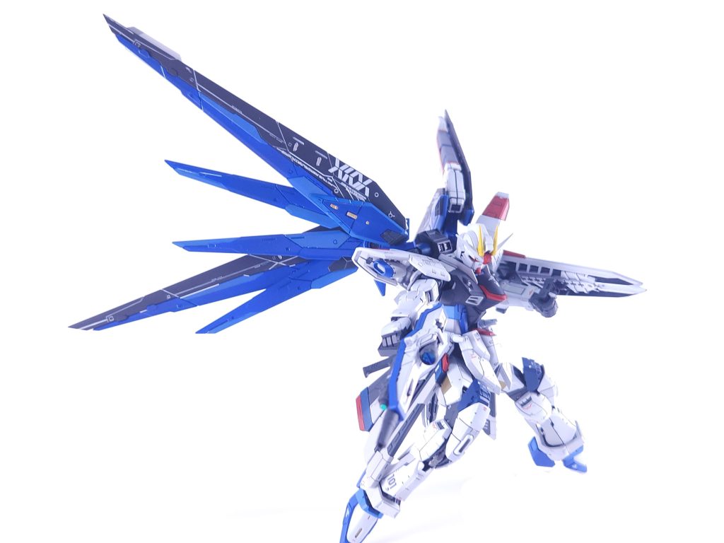 舞い降りる剣–3枚目/制作者:茶大佐