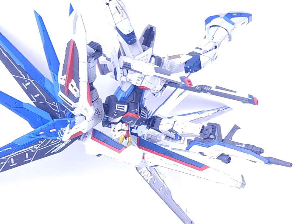 回転しながらハイマットフルバーストしてるイメージ🌀4次元殺法的で好き