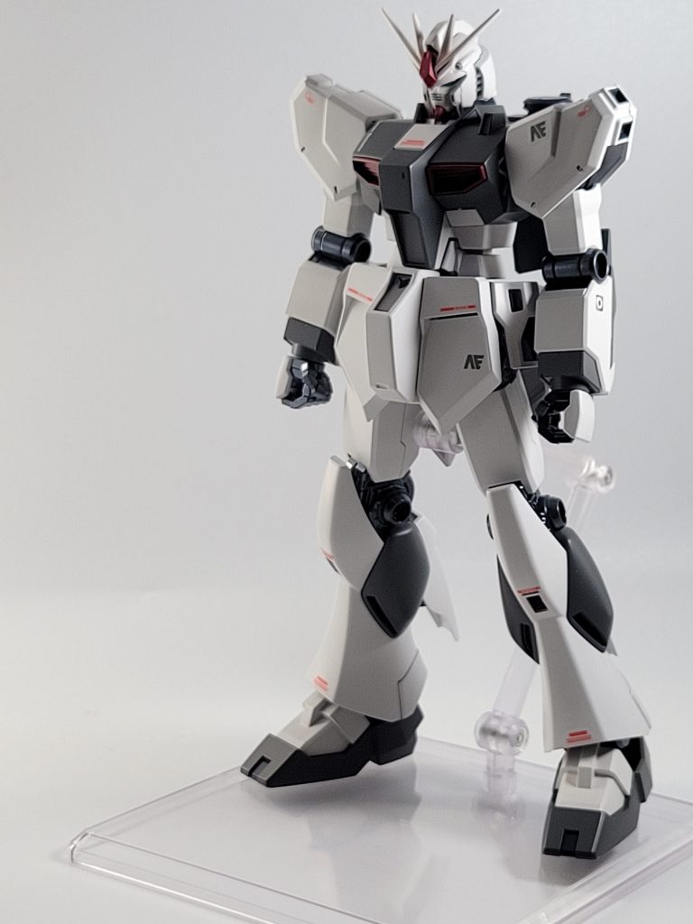 ■フロントビュー非常に素材の味がイイですね…頭のサイズ、各外装部品のサイズ感のバランスが良くて、非常に素立ちが映える印象を受けました