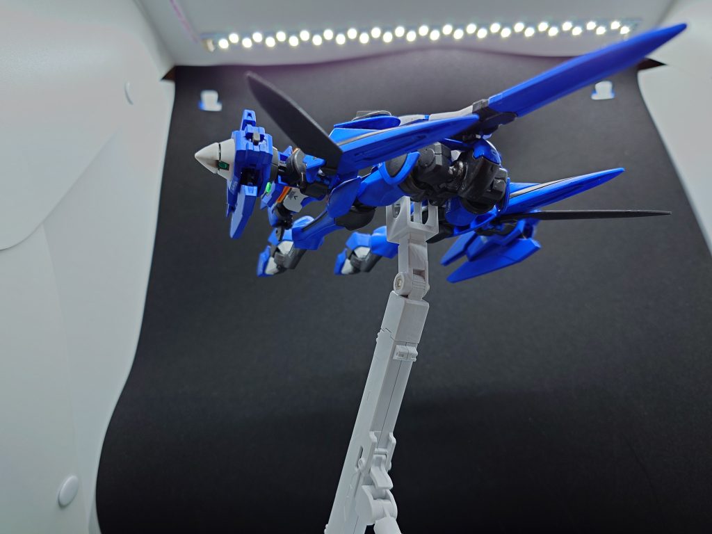 生産数も少ないが、そのほぼ全てが外宇宙探査に同行しており、地球ではとある広報部隊が使用したのみとされる。