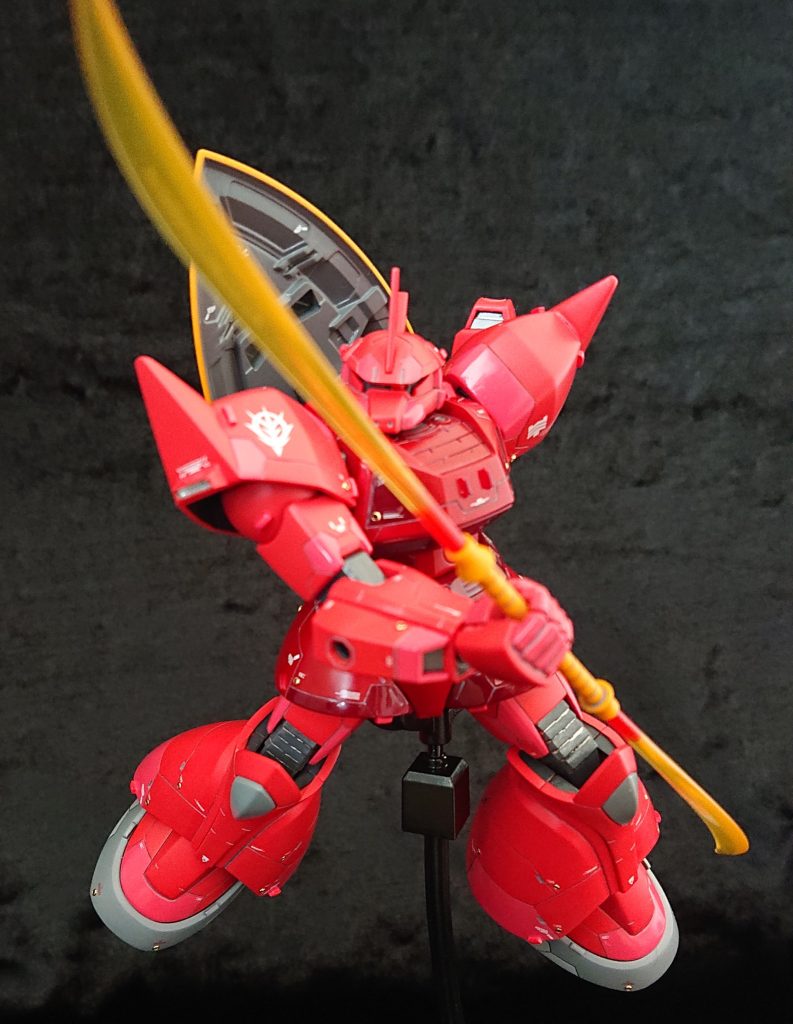 シャア専用のパーソナルカラーって、モデラーによって好みがあり、調色悩む。アンミカも白は200色あるって言うし😒。そうこう考えていたら、微妙な赤となりました。