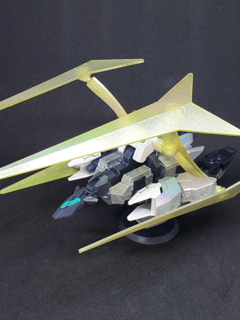 コアガンダムセットの余剰(にしては豪華)のクリアアーマーをホロシルバー、プラフスキーゲートをホロイエローで塗装しドッキングゴーしました。エアブラシしたのでホロが綺麗…