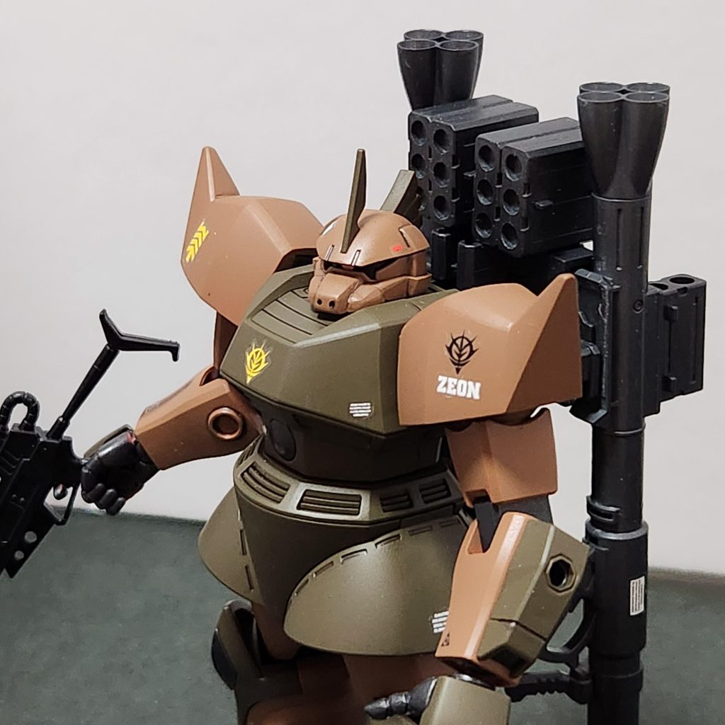 若干ですが肩にエッジをつけてます。