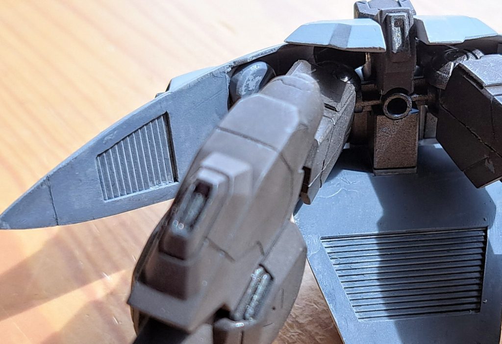 スカート裏もディテール変更。