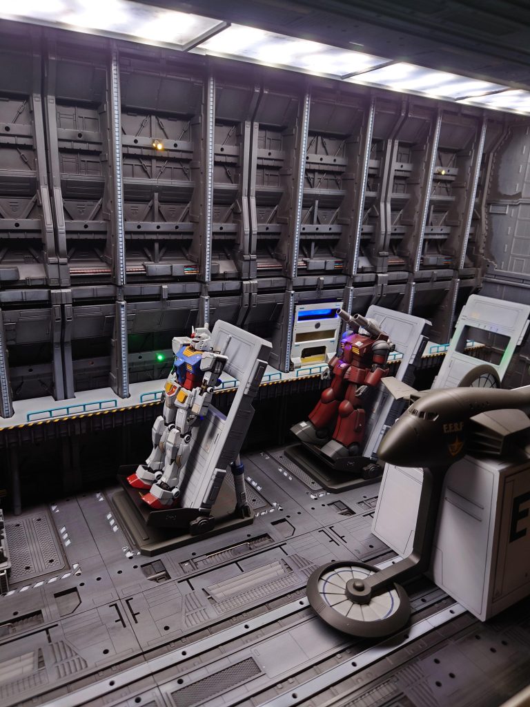 いつものコンセプト、子供の頃に作りたかったものを４０年たった今作成しています。ガンキャノン以外は再投稿ものですが、ホワイトベース内を意識した格納庫と同スケールの物を集めての撮影。ガンキャノンをもう1機作る余力がありませんでした。