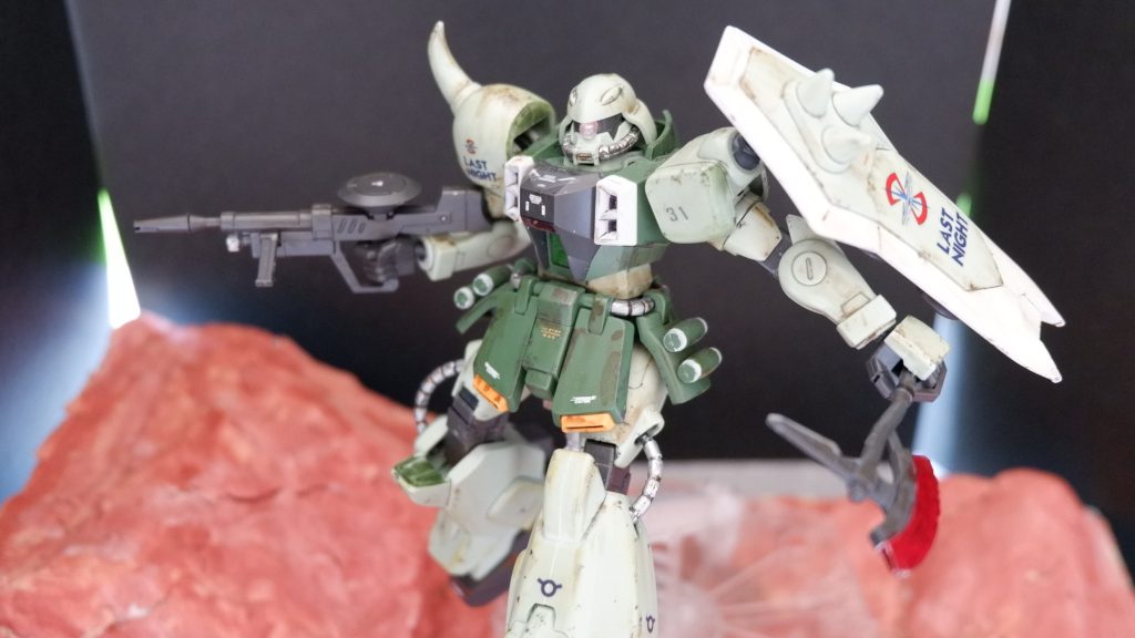 アックスを薙ぎ払いした感を出したいが上手くできませんね。