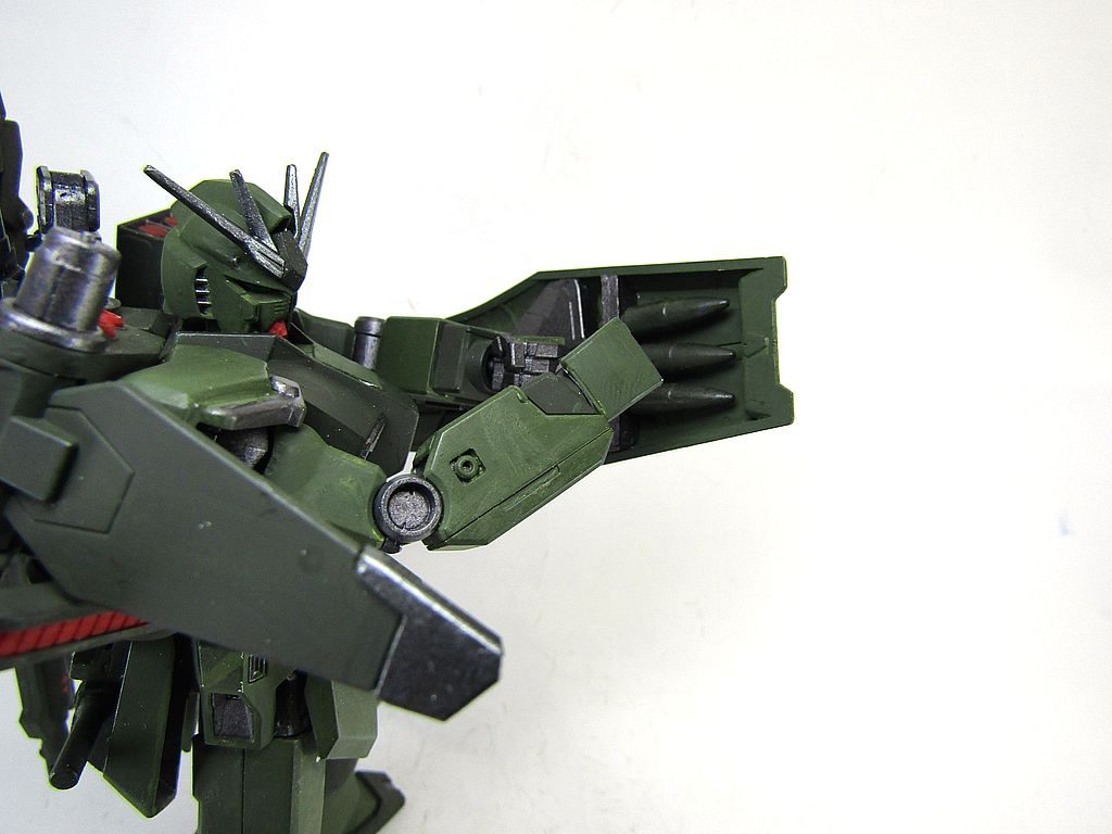 シールドの上部にハンドグレネードを追加。隔壁破壊などに使うと思われます。