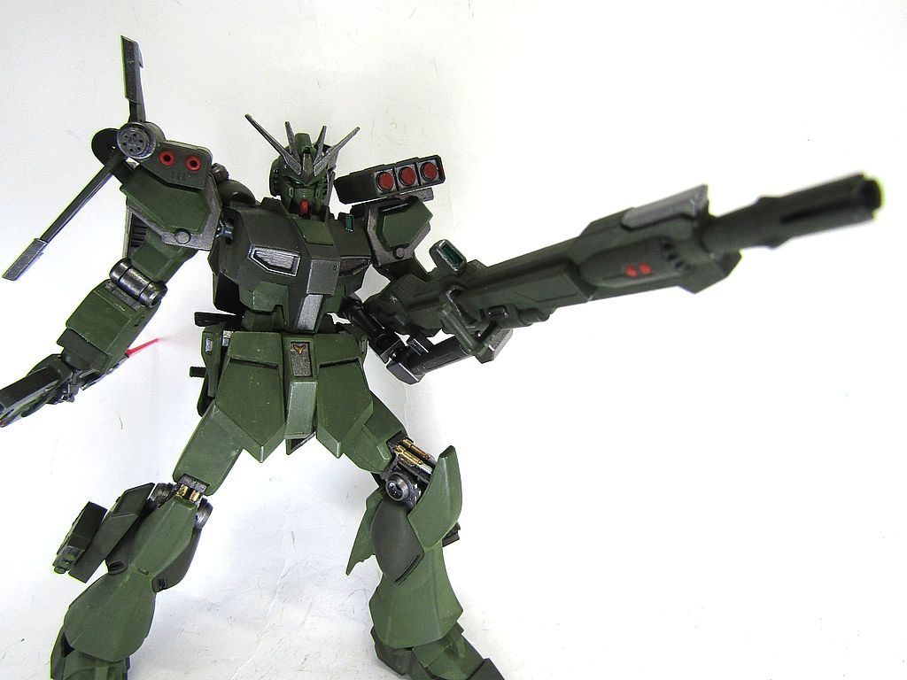 長距離狙撃型ハイパーメガランチャーかな。通称「アグニ」（そのまま）