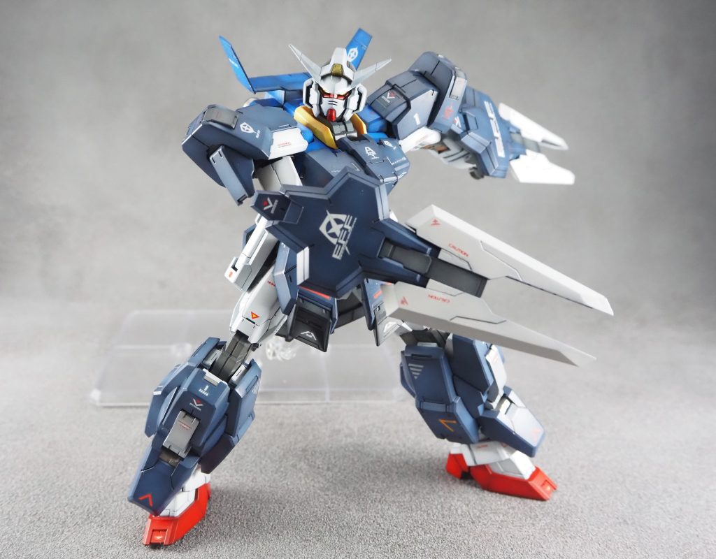 腕部の重量が増加するため、ポージングの際は肩関節のロック機構をうまく利用する必要がありそうです。