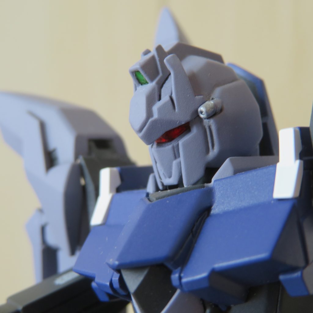 頭部は削って一回り小さくしてあります。