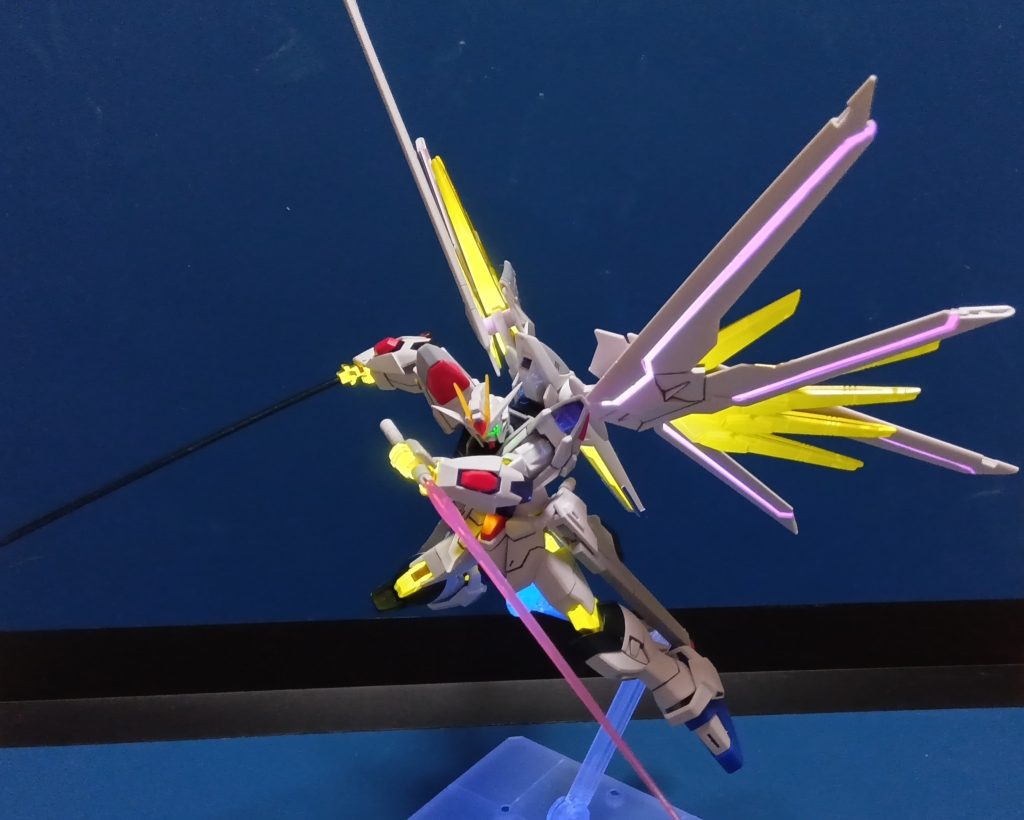 MA-M03D ビームサーベル アクータラケルタ連結もできますが劇中では連結シーンは無し。でもフツノミタマと二刀流で持っていましたね。あとサーベルラックからめちゃめちゃポロポロ取れます。