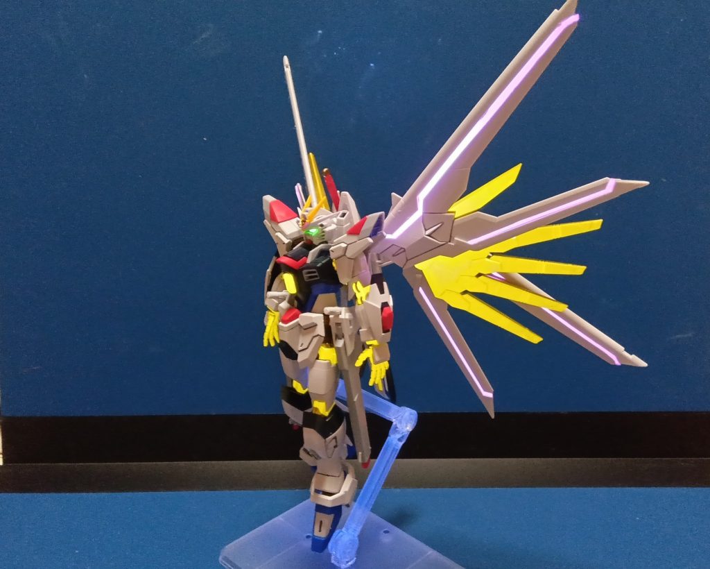 EQM-Y148 収束重核子ビーム砲 ディスラプター取説に物騒なことが書いてあると話題になった武器ですね。もうこれラスボスの攻撃なんよ。