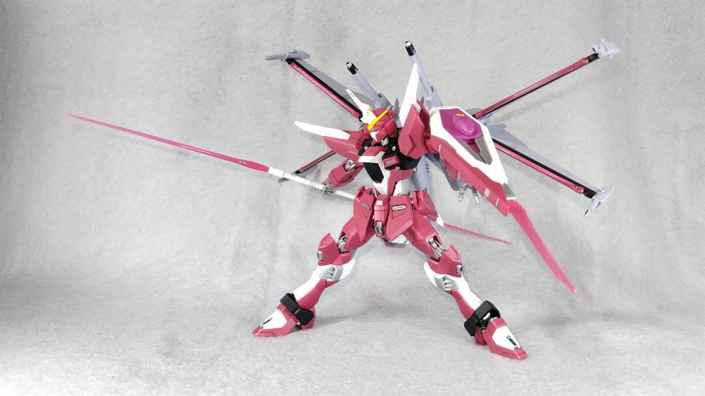 キャストオフ後の戦闘のポージング。ダイナミックな感じが出ます。