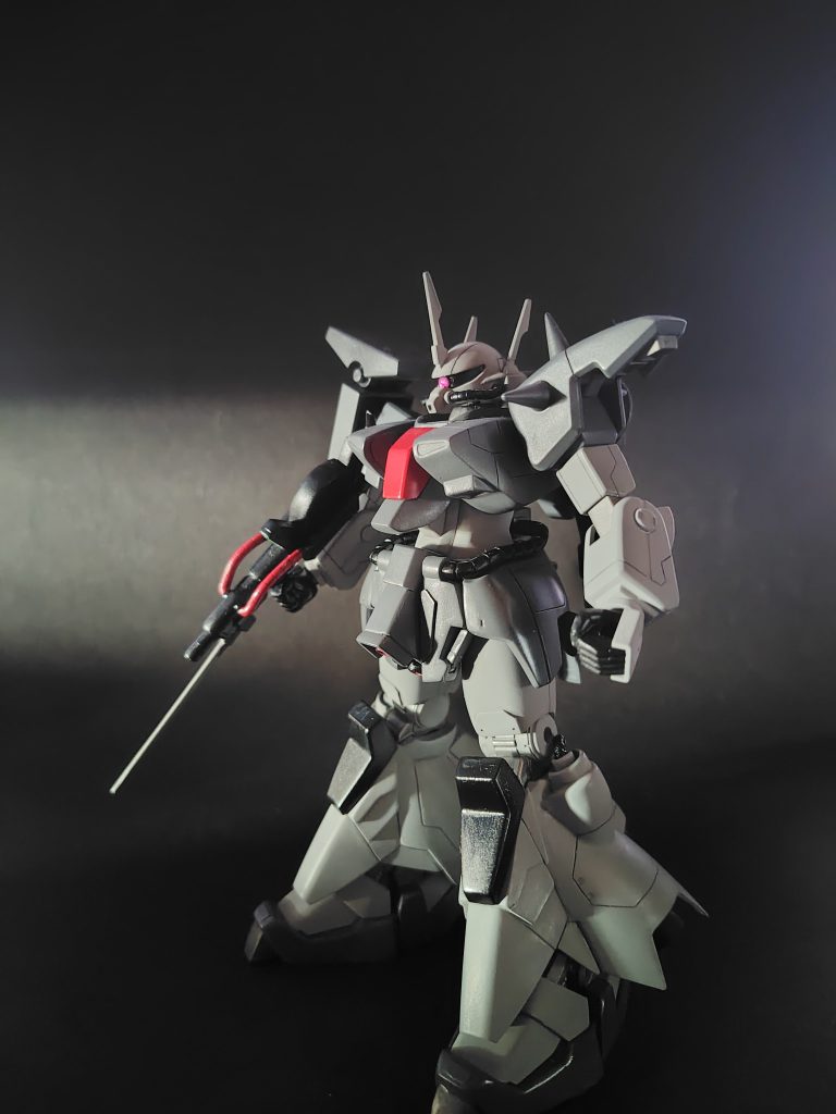 猫背で太ってる様に見えるので、首を上に、襟も追加。取り付け位置を後ろにずらしました。又。肩も後ろへ。胸を張っている感じにしました。腹はクビレ（腹斜筋）を作り、上半身が下半身に比べ、細いので、プラ板で3ｍｍ横幅延長。