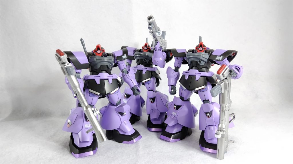 オープニングでの3体ならんだ状態の再現。なんと2種の開き手があるおかげて右側のようにバズーカーを支えた飾り方もできて劇中再現可能。3体だからこれだけ壮観ですが、1体のガンプラとしても可動域もそれなりで特に肩回りが広くて両手のバズーカーの構えが出来るなどとてもカッコよくていいキットだと思います。もっと再販をしてもらったほうが喜ぶ人がたくさんいると思いました。最後までご覧いただきありがとうございました。