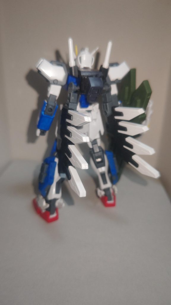 「ヴィントシュトースストライカー」バッテリーを複数携帯する事に特化したストライカーパック。その他、様々なパーツを付け替える事で、FA、PF形態になる事も可能。パーツは、後日製作予定。