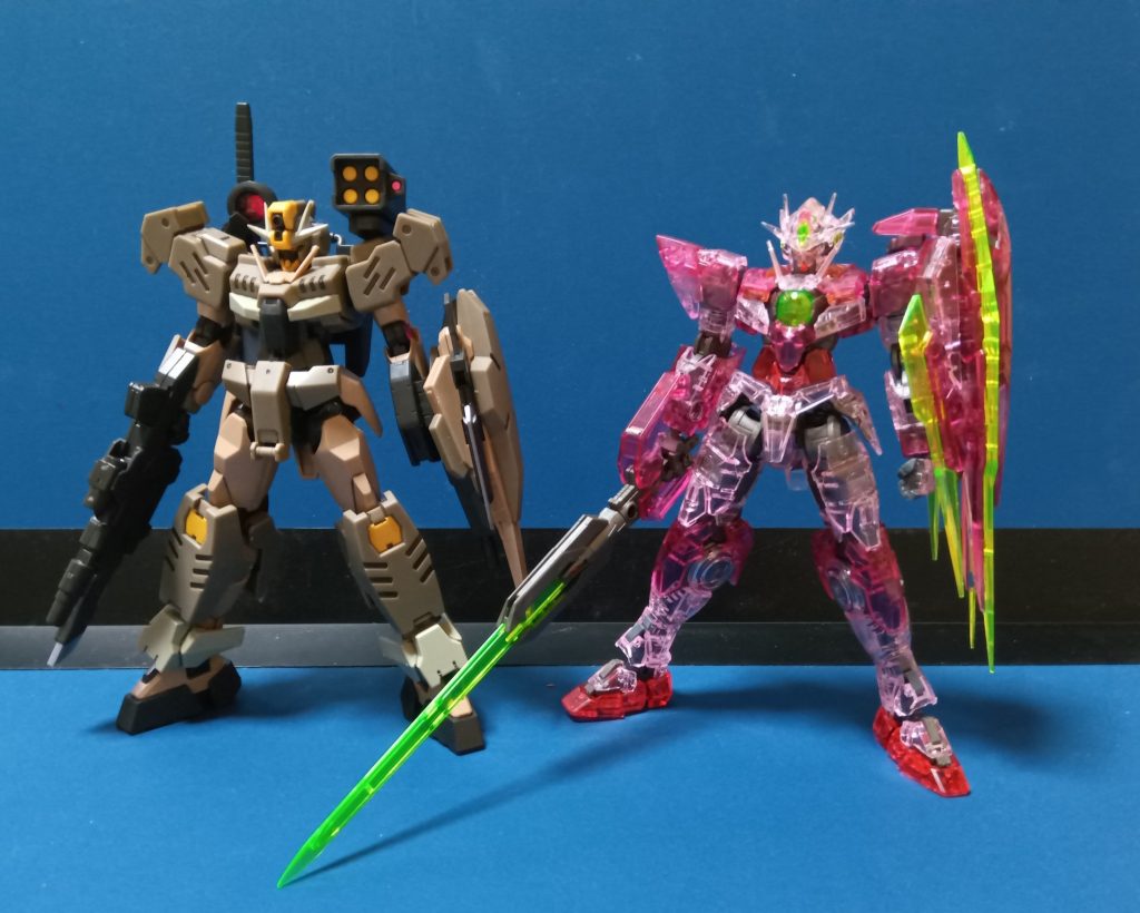 元の機体と比較。(画像はRG)グレードが違うので全く参考になりませんね。(じゃあ何で比較したんだよ)