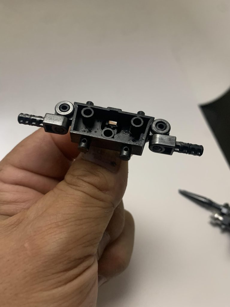 なのでこの部分、シリコーンスプレーを吹き付けることにしました。その他、手首関節も塗装してしまうとクリアランスがなかなか厳しいので塗装する際には要注意です!