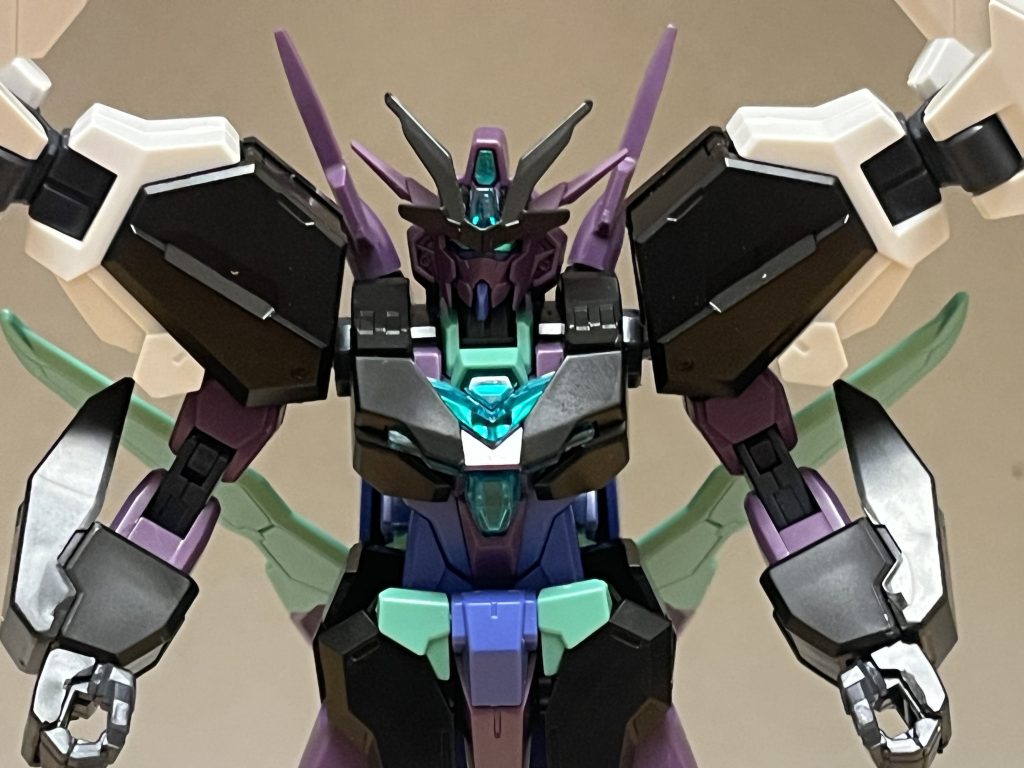 性能本機もまた、DG細胞を宿している為、優れた性能を誇る。DGハイパワーエンジン本体の動力源。超強化型には至ってない為、ハイパワービッグバンを引き起こす事自体は可能だが、爆発規模は狭い。機動力・スピード機動力も高く、大気圏内での飛行も可能としている。攻撃能力両腕と両脚に高エネルギー収束機器の搭載しており、通常のパンチとキック等の打撃だけでも、PS装甲にもダメージを与える攻撃力を持つ。防御力・耐久性本体の耐久性はそれなりに高く、ビームライフル程度ではビクともしないほど。
