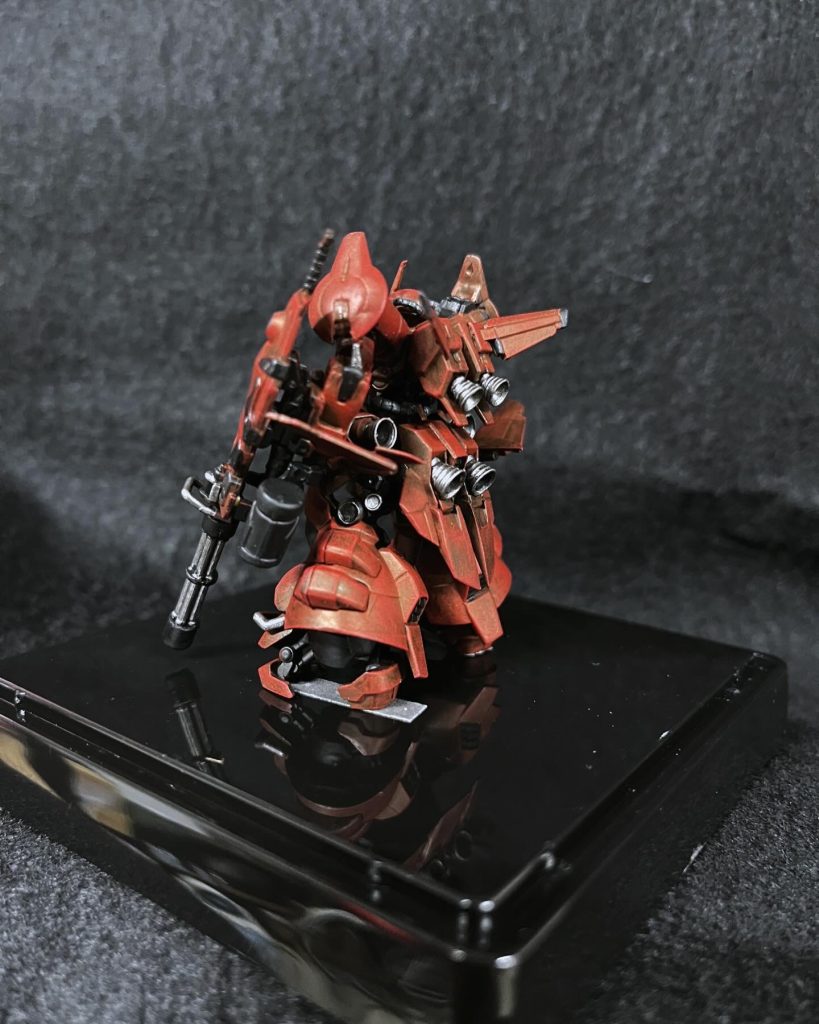 左斜め後ろは、ガトリングシールドもありゴツさが際立ちますね