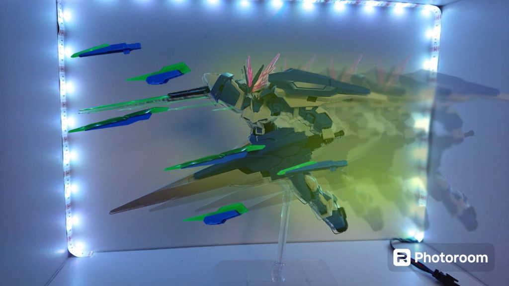 機体内部に蓄積されていた高濃度圧縮粒子を全面開放することでトランザムを発動させうことが可能。一定時間スペックが3倍になる。通常トランザムは赤いがブルーフレーム[Q]は緑のトランザムであえる。さて次回はユッキーの「リベルタスガンダム（最終決戦仕様セイバーディフェンダー装備）」です！お楽しみにー。