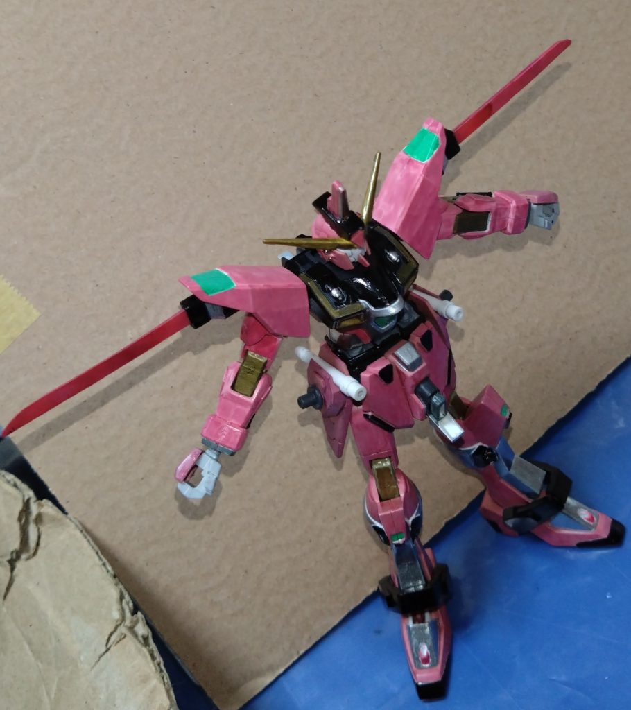 ビームウイングカッター×2両肩に内蔵された発生器から放出されるビームカッター。ちなみに、MA形態でも敵に突進する際に使用可能。