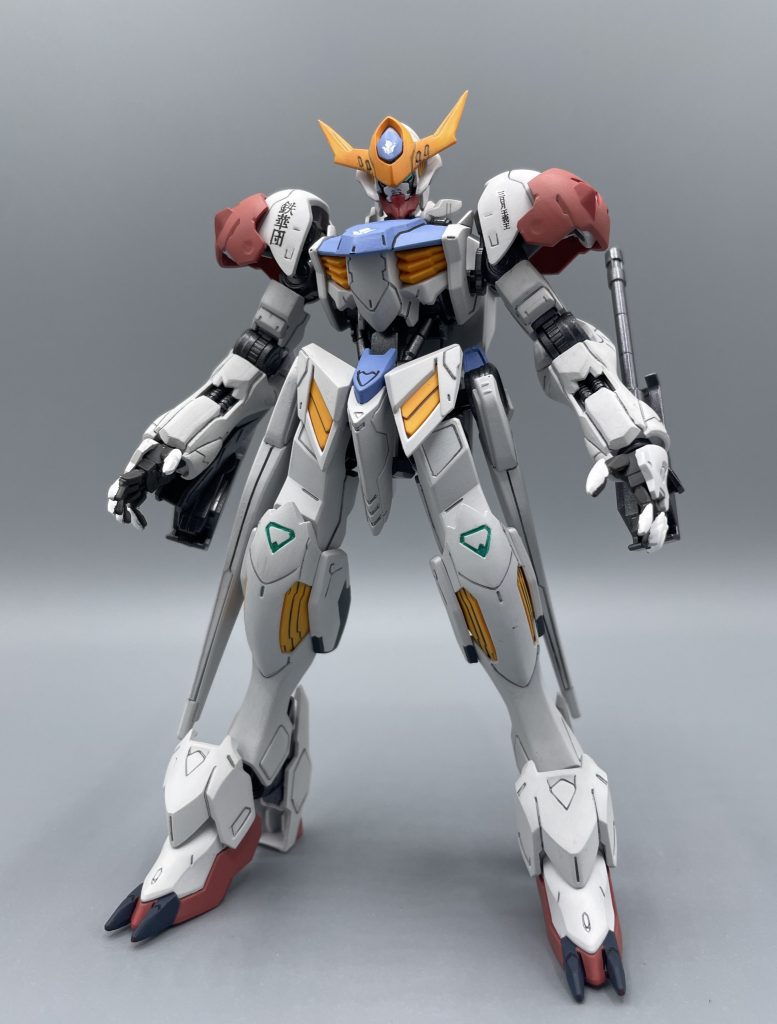 ASW-G-08 GUNDAM BARBATOS LUPUS 鉄血のオルフェンズ第二期の主役MS「ガンダムバルバトスルプス」です。パイロットは三日月・オーガス。1期終盤のグレイズ・アインとの激しい戦闘によって負傷したバルバトスは、提携組織テイワズの本拠地である歳星にて、修復・オーバーホールを受けることになりました。 そうして新たに生まれ変わったのが、このバルバトスルプスです。”ルプス” とは、ラテン語で「狼」を意味します。
