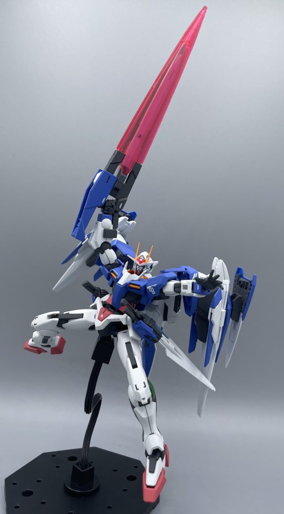 トランザムライザー！！！　ダブルオーライザーの必殺技、トランザムライザーを再現するための大ぶりなビーム刃も付属します。最高の迫力です。このシーンを再現するためだけのキットと言っても過言ではないでしょう。 　以前にもご紹介した通り、HG「ダブルオーガンダム」は歴史を変えた傑作キットです。そのダブルオーガンダムに、オーライザーと多様な武器類がセットされた”豪華版”が本キットです。非常にプレイバリューの高いキットですので、売っていたら間違いなくオススメです。　最後までご覧いただき、ありがとうございました！！(^^♪