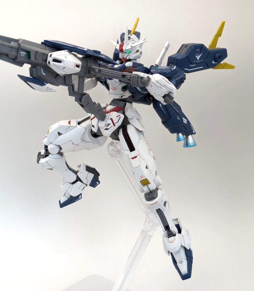 差し色に赤を使ってヤバイ奴感を出してます。