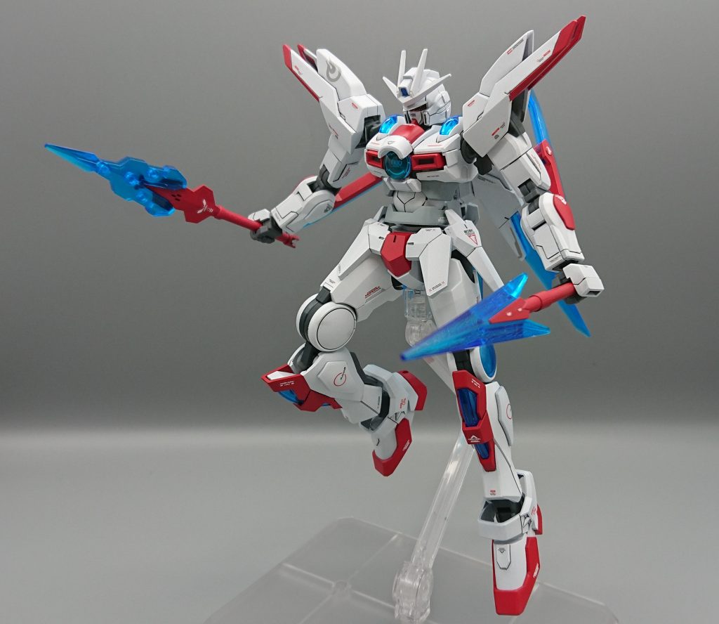 武装紹介ーGNスピア軽量の槍で細かく扱いやすい。格闘をまじえながらふるうことができる。分割して二刀流にすることも可能。