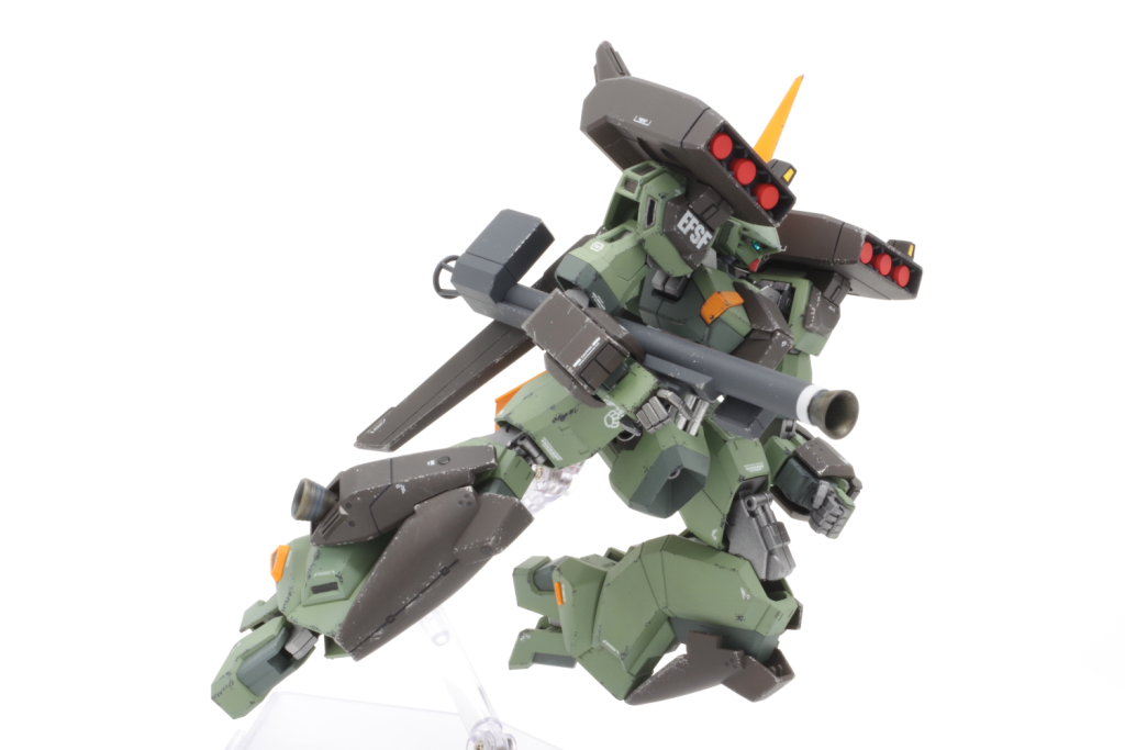 不審な貨物船の臨検に向かうバーザム。