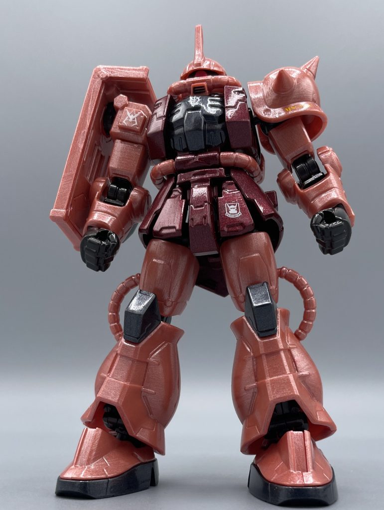 煽りショット  調色に煮詰まり(もうええわ!)と自分で始めたくせに、業を煮やし始めた私は、”その時点での”傑作塗料(自分の中で)を使って、半ばヤケクソ気味に、塗料を塗ったくり始めました(笑) 当然、上塗りするクリアカラーの調色は断念しました(-_-;)笑