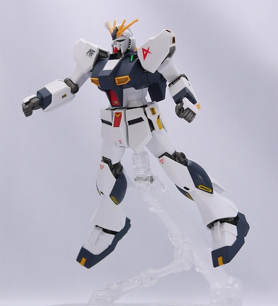 「たかが石ころ一つ、ガンダムで押し出してやる！」