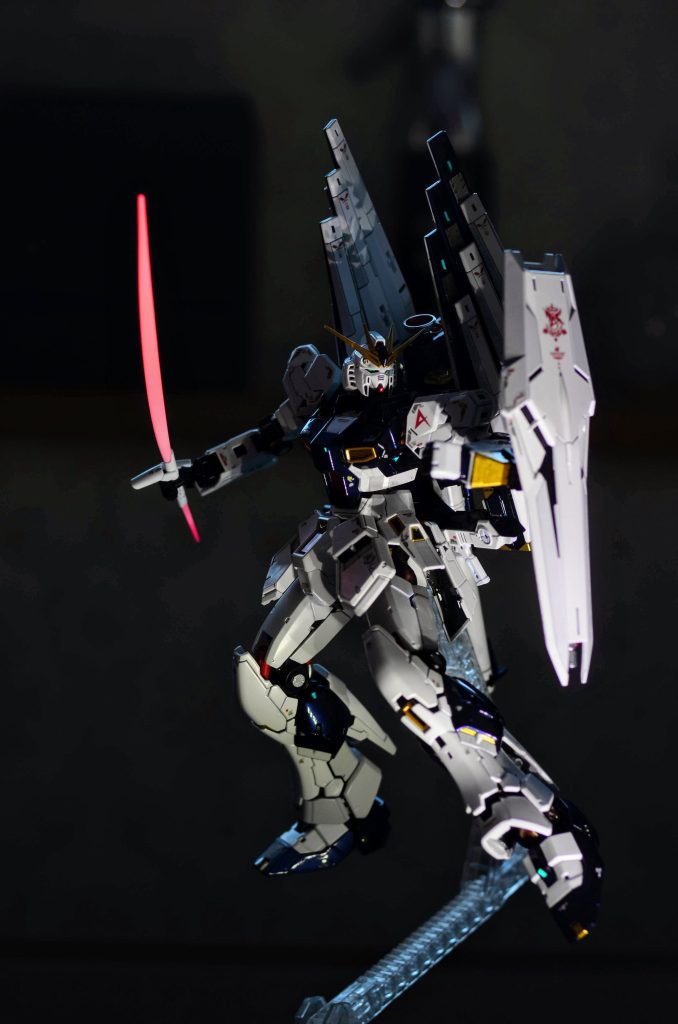 投球フォームのテイクバックをイメージしながらポージング。躍動感あるポージングって難しいですね。