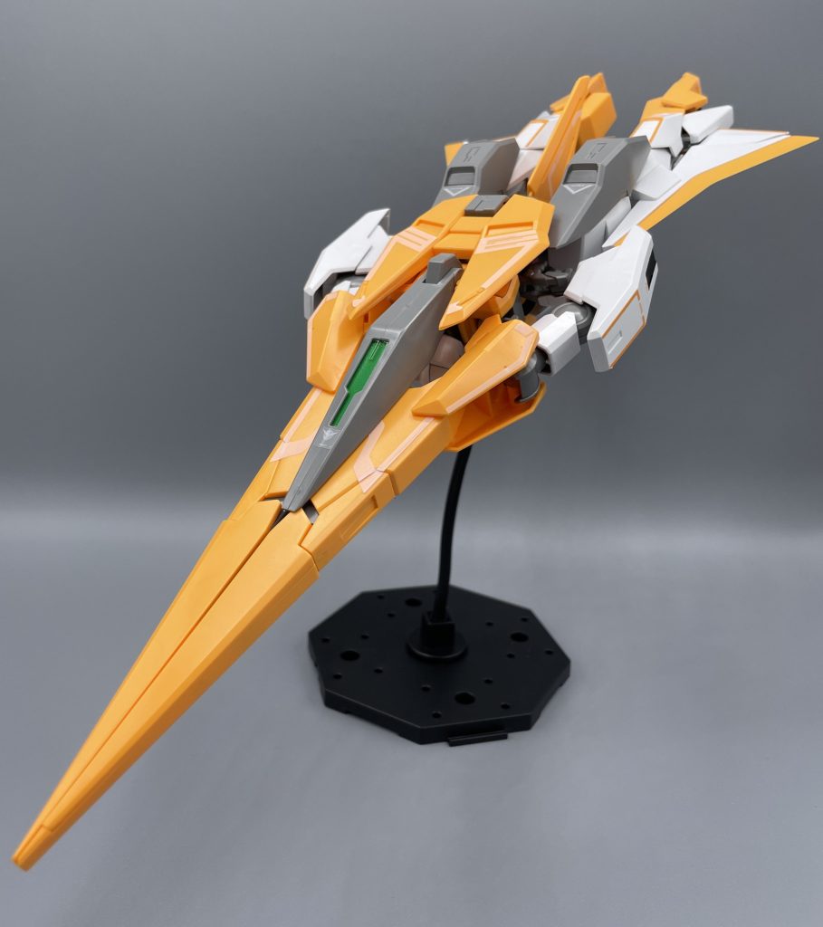 アリオスガンダム・フライトモード　イケメンなアリオスガンダムは、飛行形態もイケメンです。キュリオスの変形よりも無理がなく、流れるような美しい飛行形態です。劇中で、何度も変形を披露するのですが、その真価は最終話間近で発揮されます。 　　　超兵復活と行こうゼェ！！！！