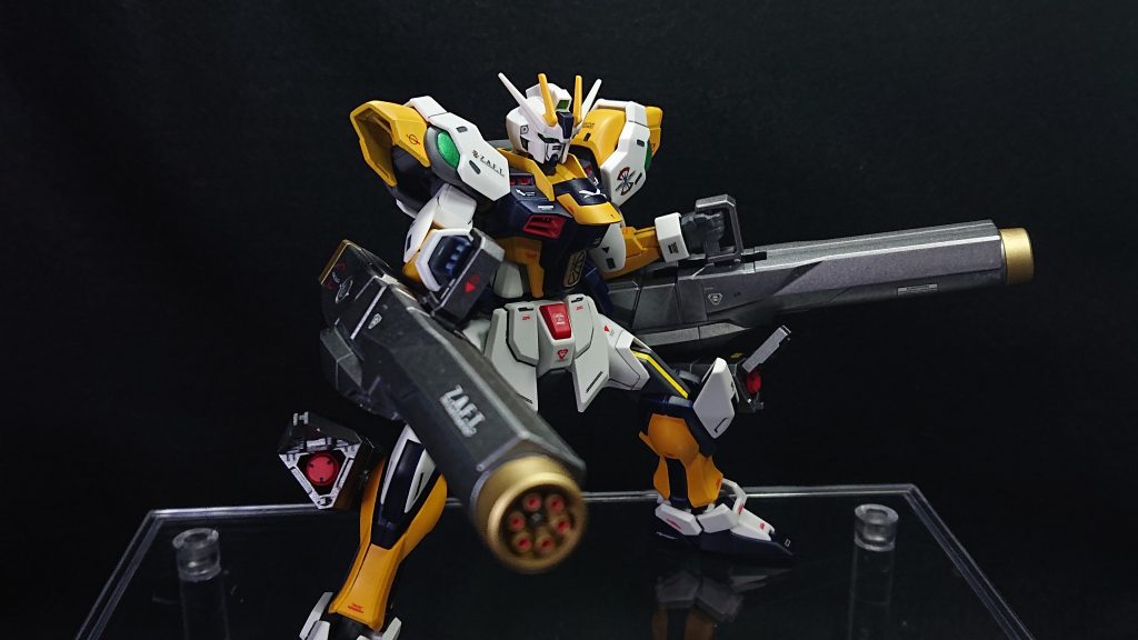 No.18:クーゲルストライクhttps://gumpla.jp/hg/1260558中距離支援型のストライクを目指してミキシングした機体で、両腕のハイパービームガトリングで弾幕をまき散らしたり、脚部のミサイルで牽制することを想定しています珍しく黄色をメインカラーに使用した機体でストライクのパーツを節約しながら両腕をベギルベウのにして水星コンに参加できるようにしていますベギルベウのパーツを採用した理由は、肩パーツのメタリックグリーンの部分が大型のセンサーとして使えれば射撃特化の機体としては大きなアドバンテージになると考えたからですこの頃はまだSEEDデカールのストックに余裕があったので、至る所にザフトのマークが貼られていますねw今は節約しながら使っているので羨ましい時代ですw