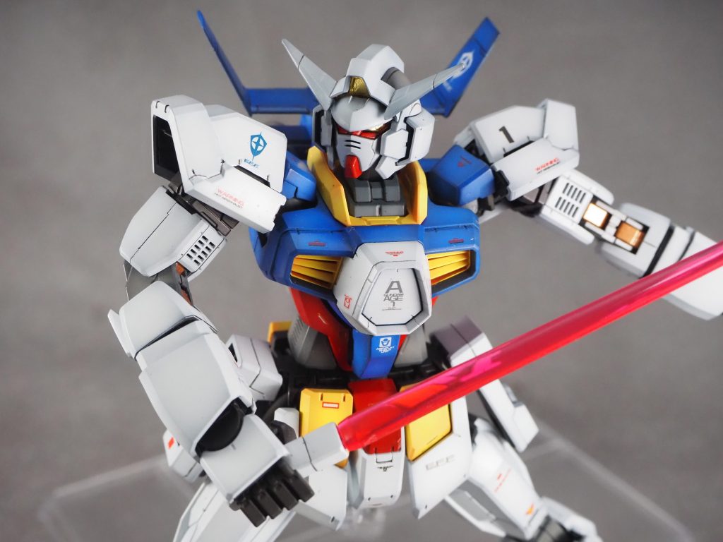 武装はドッズライフル、サーベル、シールドとオーソドックスなものとなっており、AGE-1とは差がありません。