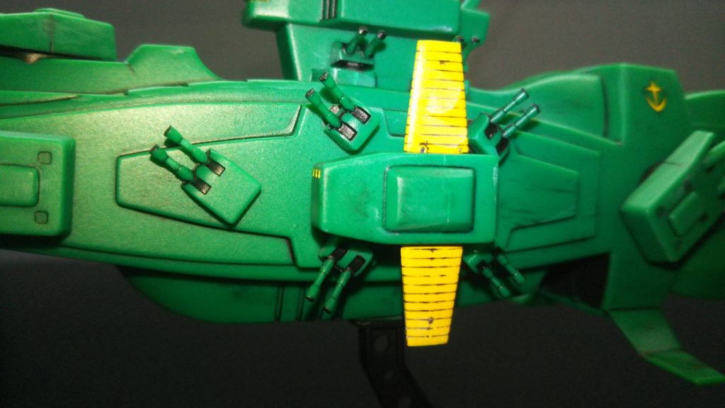 本艦橋の下のミニ砲塔も動かせる様にしてあったのですが、艦橋の壁が近くスキマが無い為、動きませんw