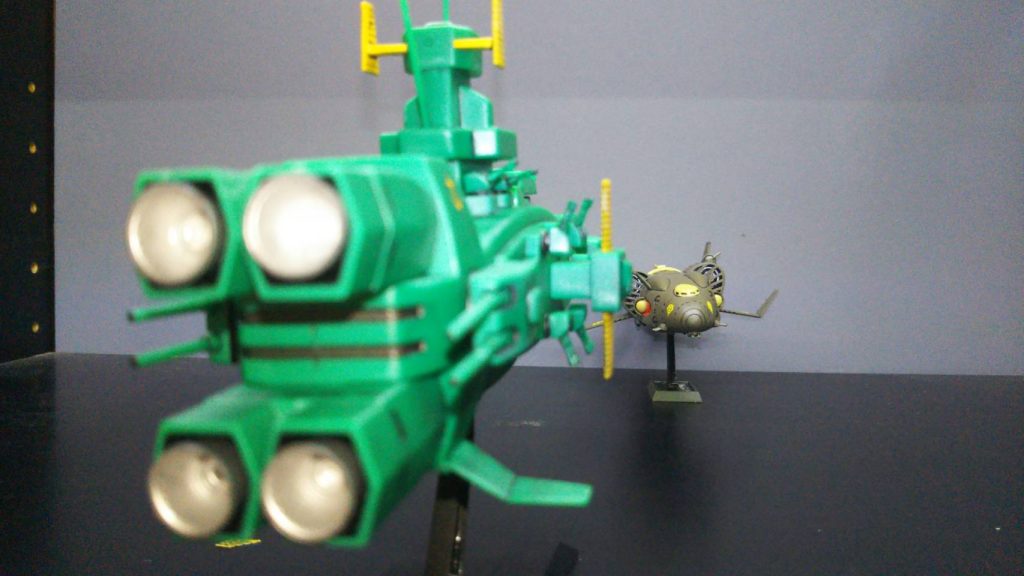 「ザンジバル級、会敵します!」「右舷、弾幕を厚くしろ!逃がすな!」